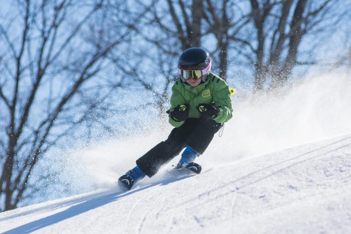 Junge Ski fahren Piste Bild: Pixabay